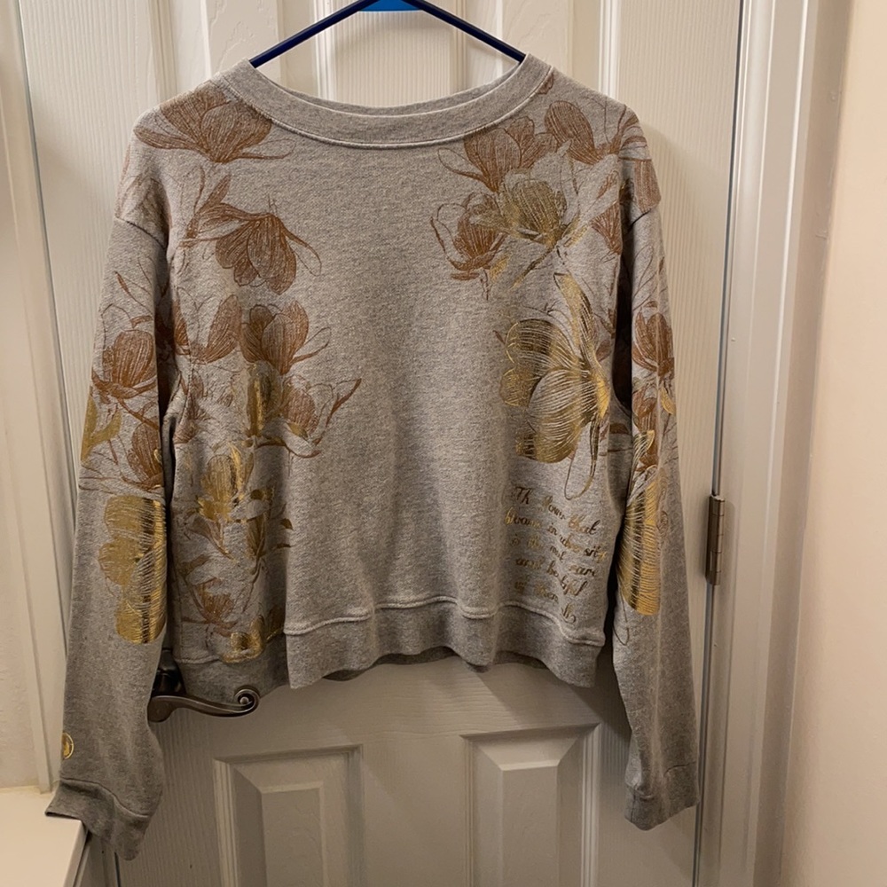 Disney Mulan Junior’s XL sweatshirt